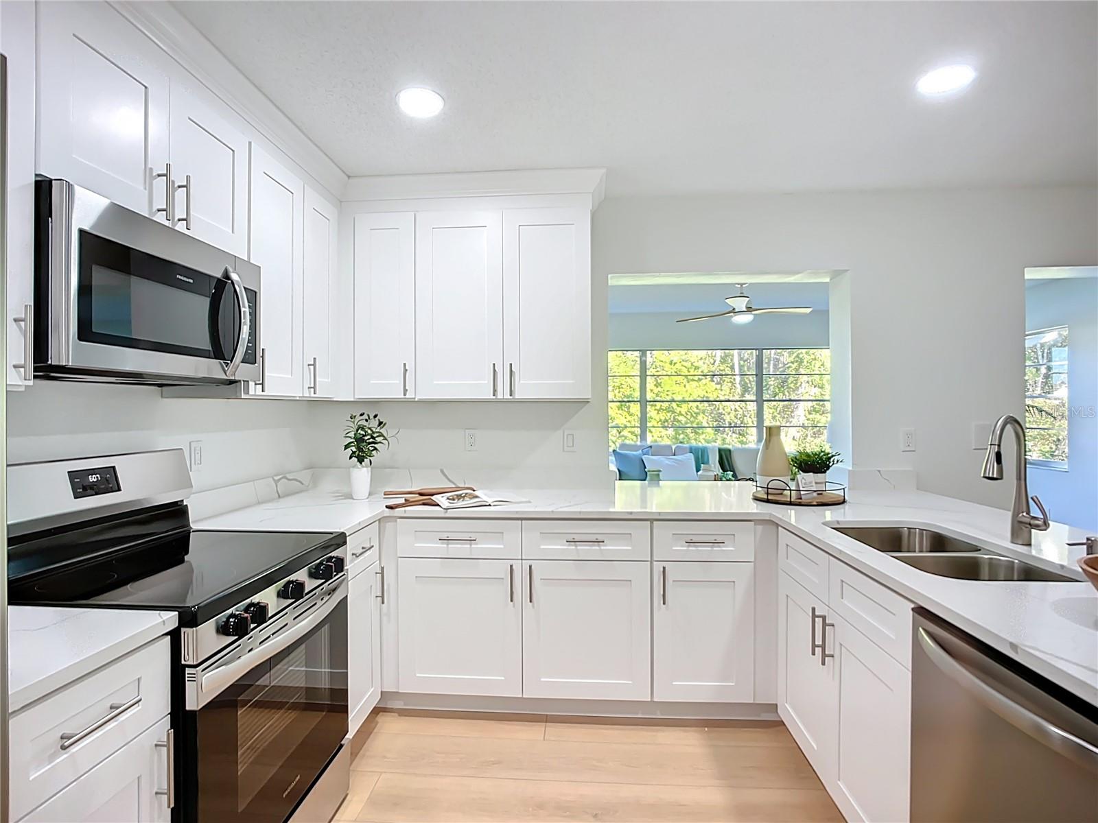 2014 HAMPSTEAD CIR, SUN CITY CENTER, FL — photo 9