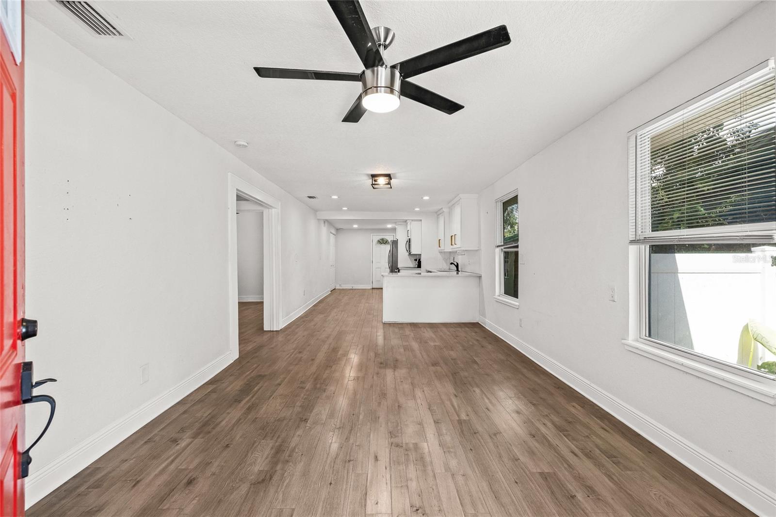 210 E CLUSTER AVE, TAMPA, FL — photo 2