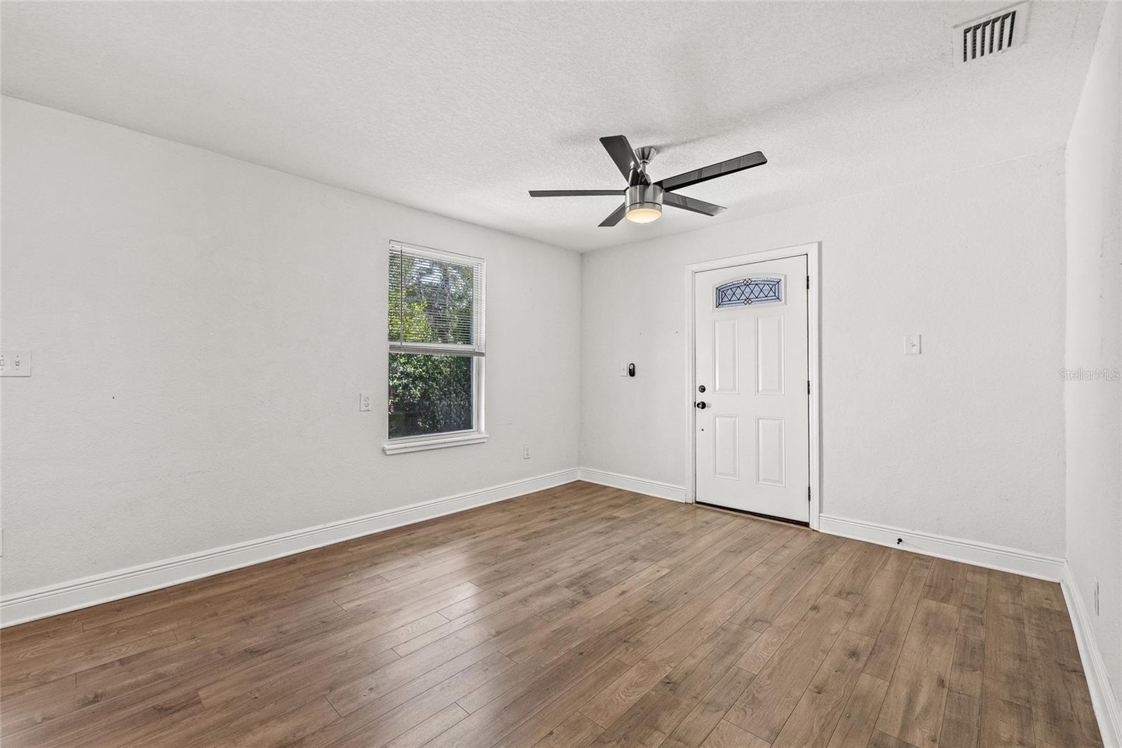 210 E CLUSTER AVE, TAMPA, FL — photo 14