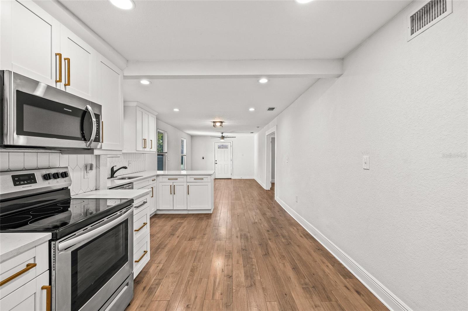 210 E CLUSTER AVE, TAMPA, FL — photo 15