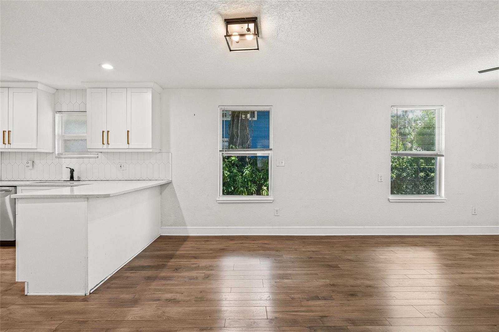 210 E CLUSTER AVE, TAMPA, FL — photo 17