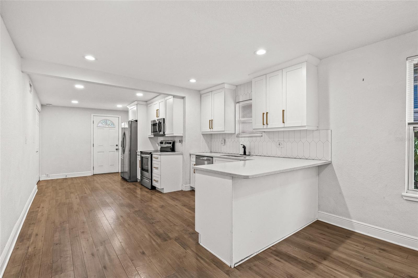 210 E CLUSTER AVE, TAMPA, FL — photo 18