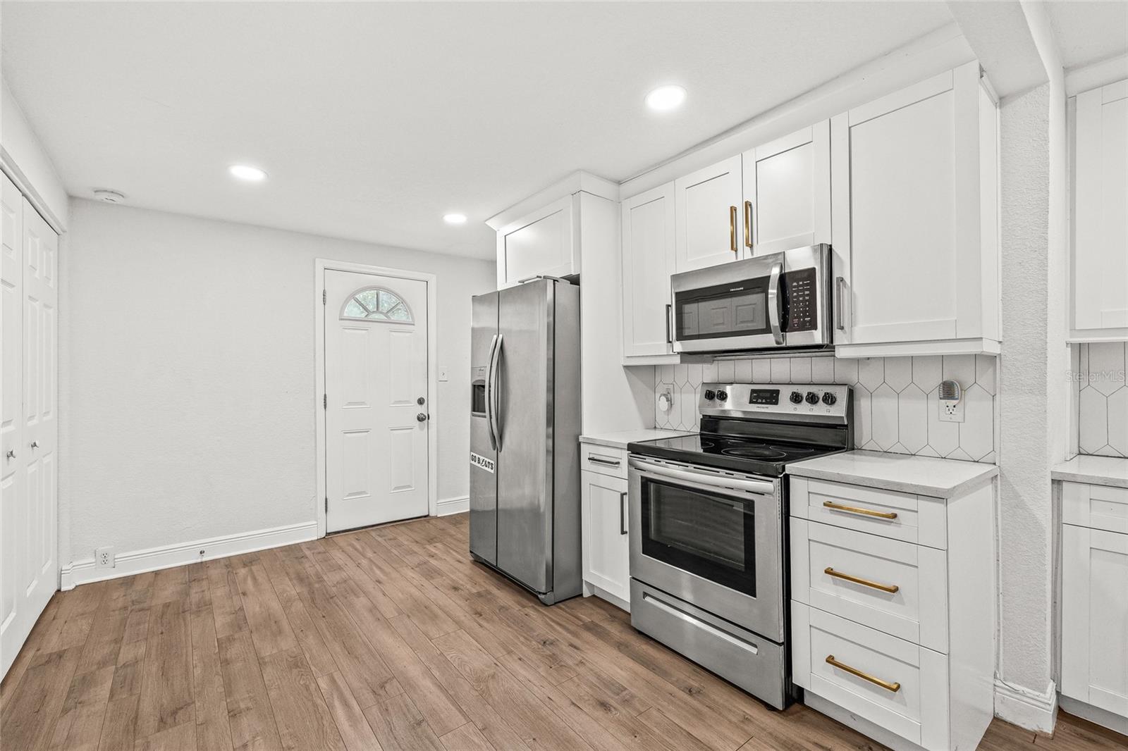 210 E CLUSTER AVE, TAMPA, FL — photo 19