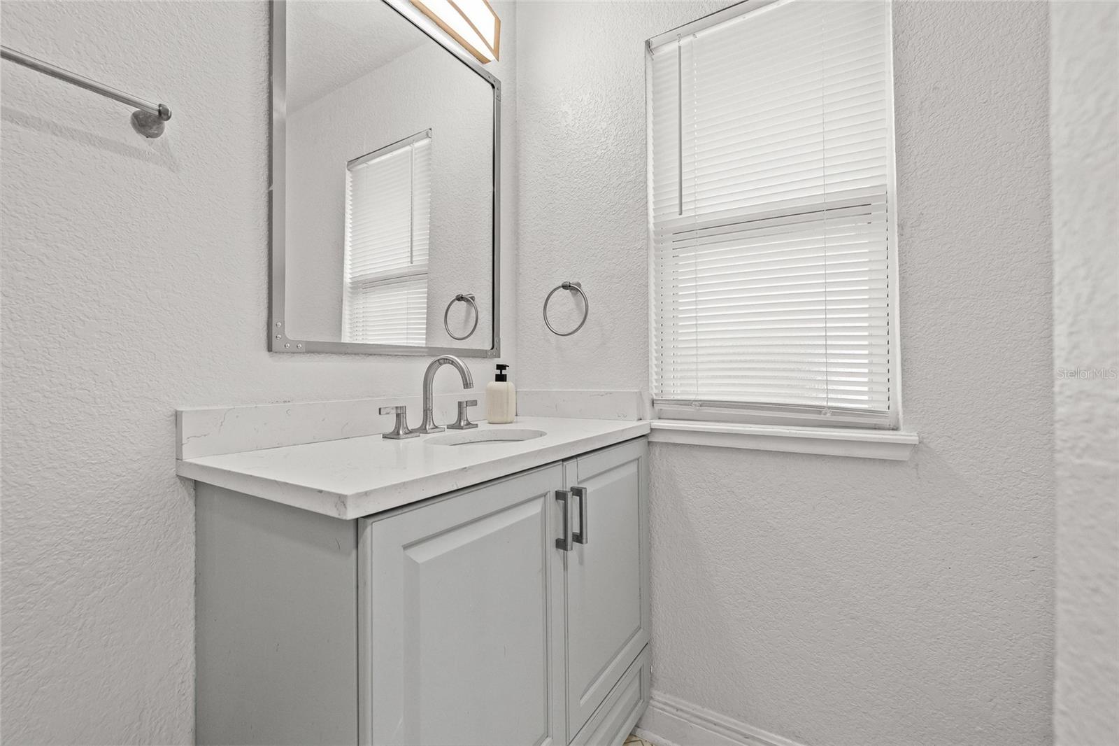 210 E CLUSTER AVE, TAMPA, FL — photo 27