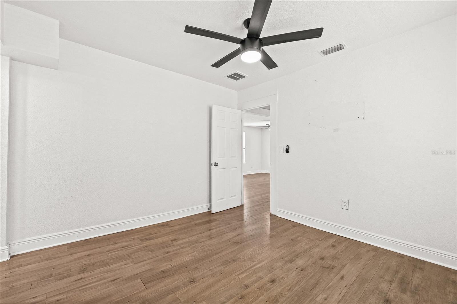 210 E CLUSTER AVE, TAMPA, FL — photo 29