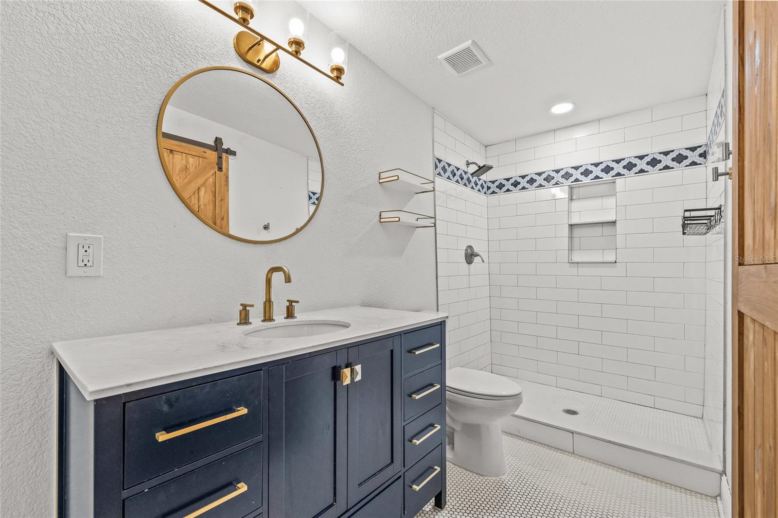 210 E CLUSTER AVE, TAMPA, FL — photo 4
