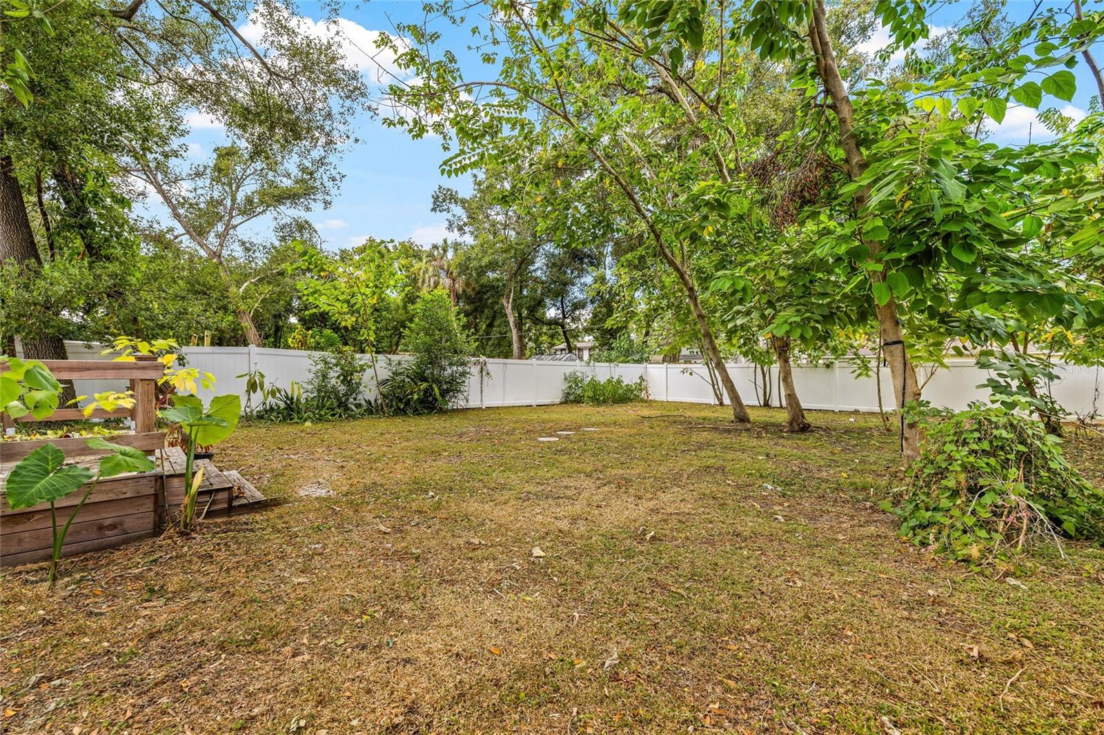 210 E CLUSTER AVE, TAMPA, FL — photo 41