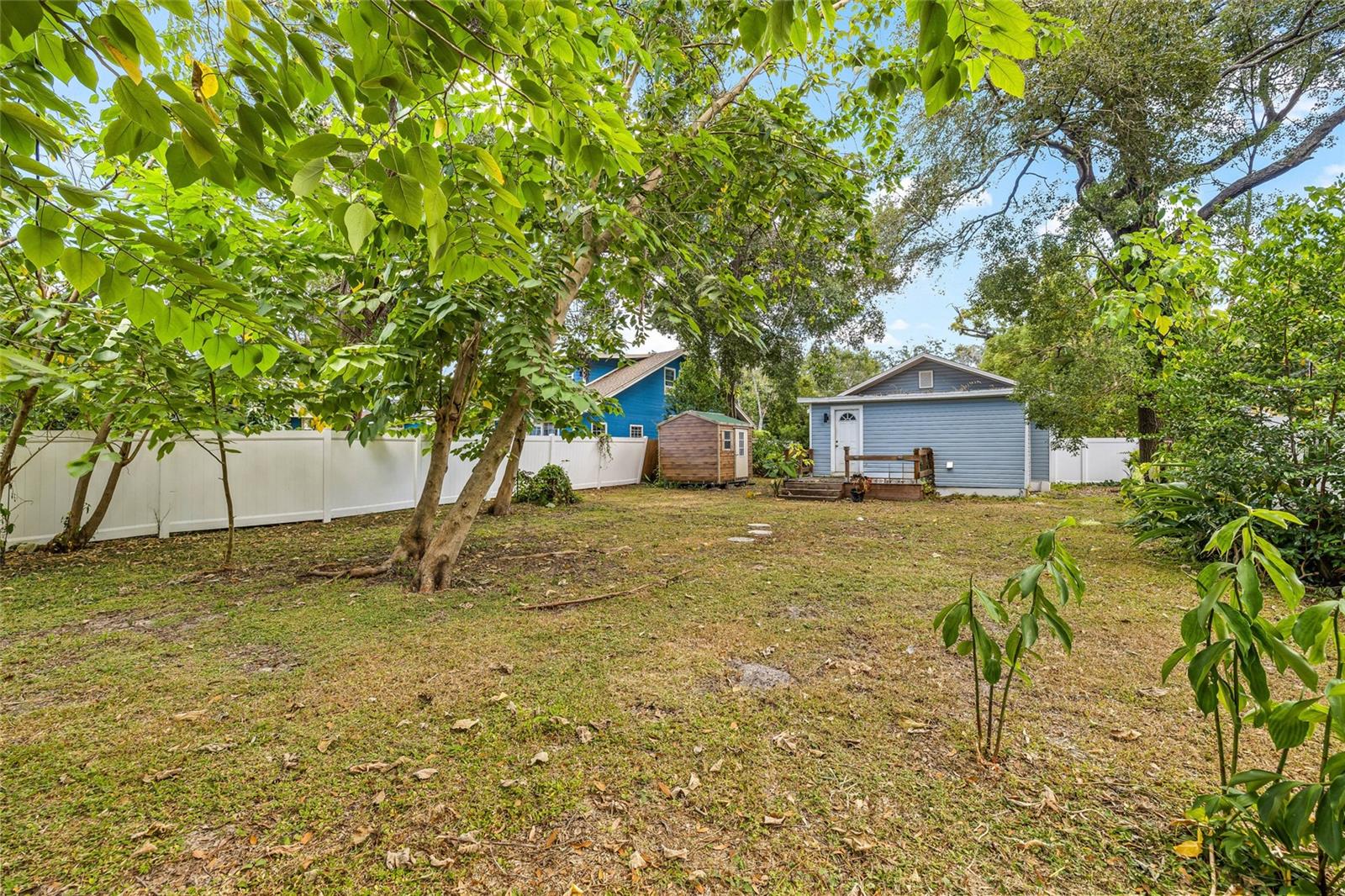 210 E CLUSTER AVE, TAMPA, FL — photo 43