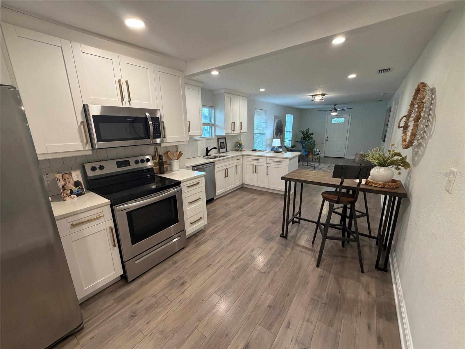 210 E CLUSTER AVE, TAMPA, FL — photo 6