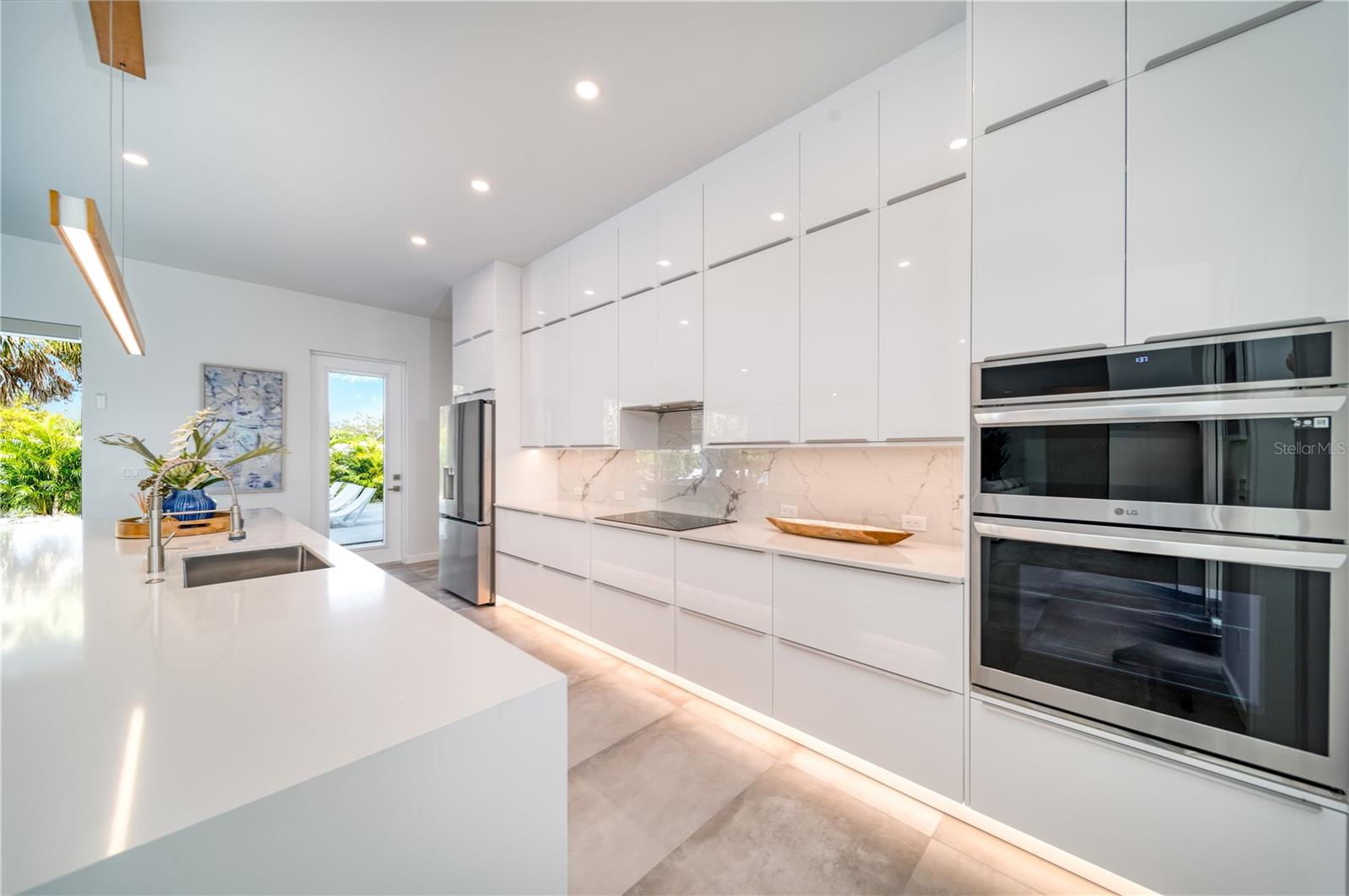 2585 CLEMATIS ST, SARASOTA, FL — photo 10