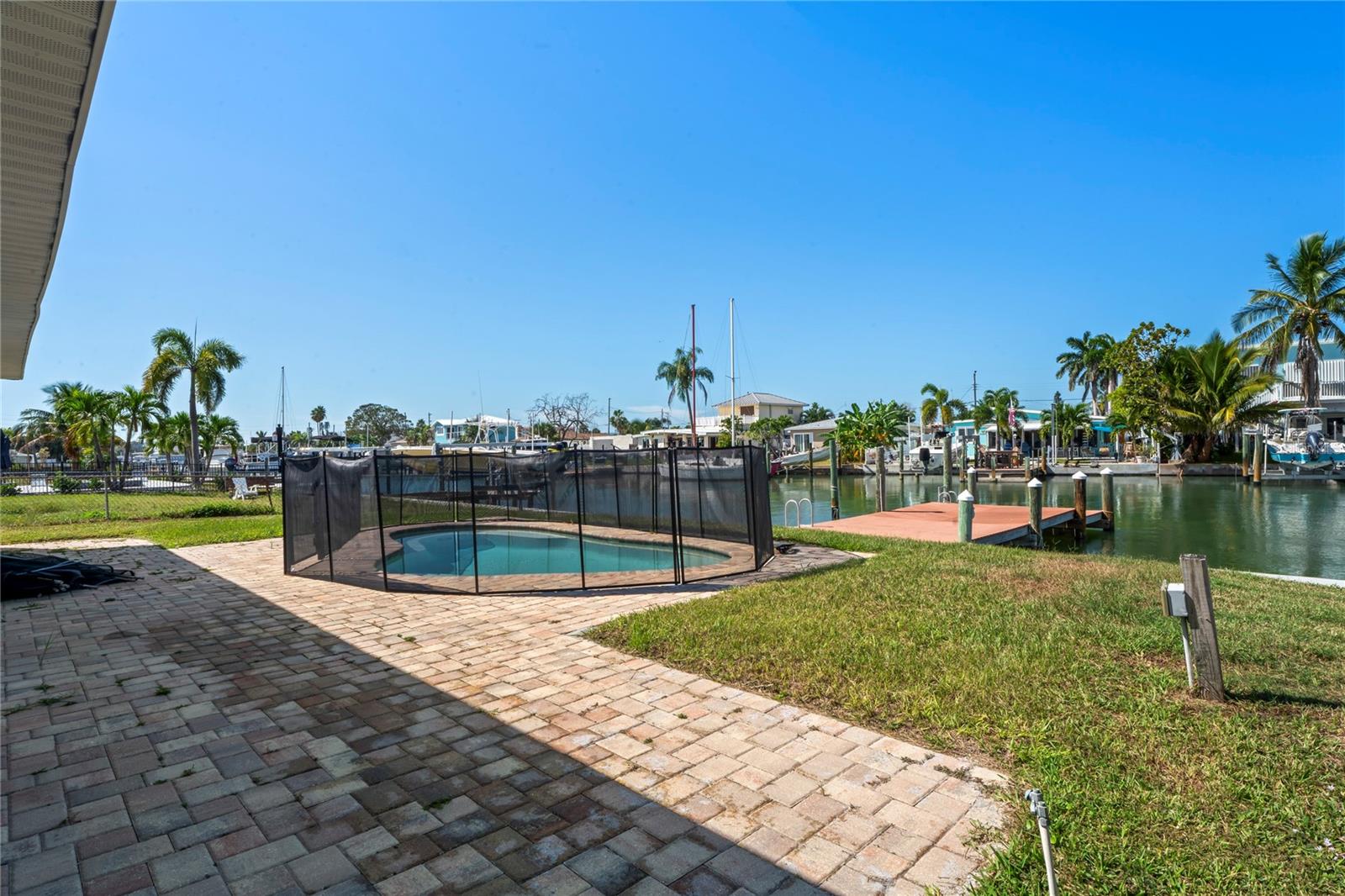 516 CRYSTAL DR, MADEIRA BEACH, FL — photo 2