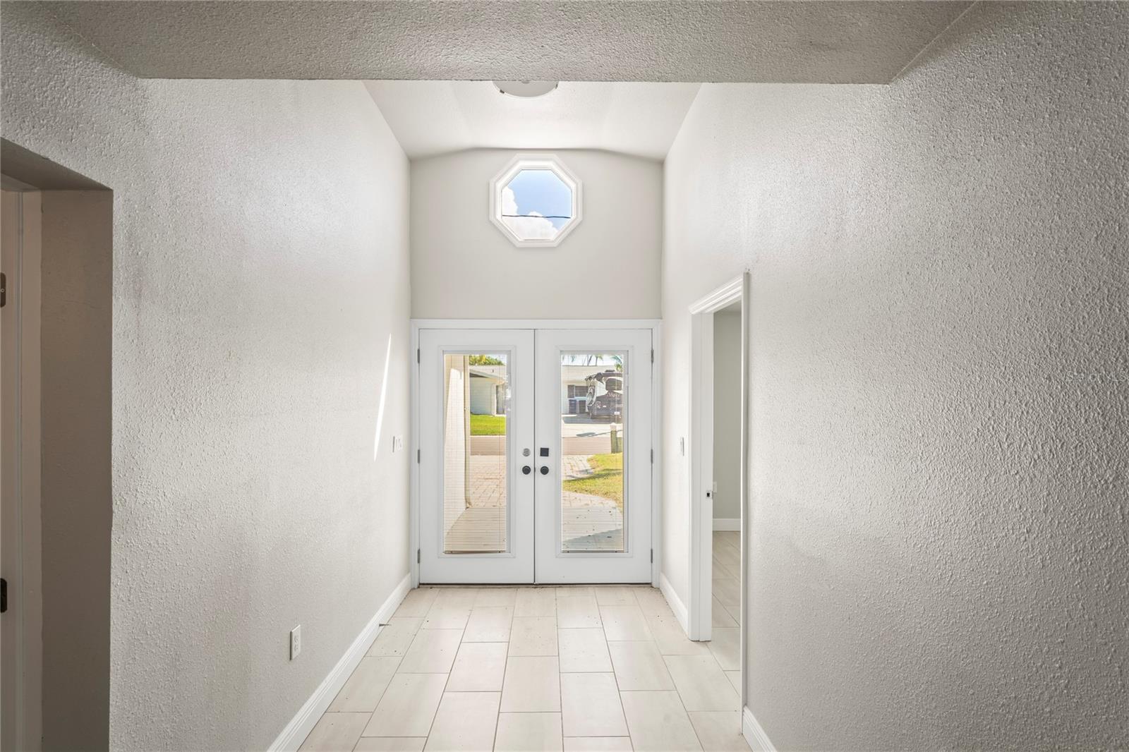 516 CRYSTAL DR, MADEIRA BEACH, FL — photo 3