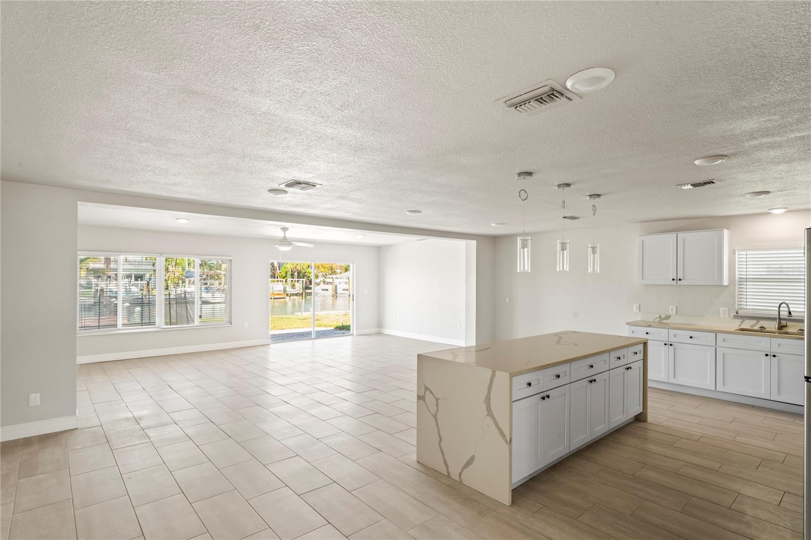 516 CRYSTAL DR, MADEIRA BEACH, FL — photo 4