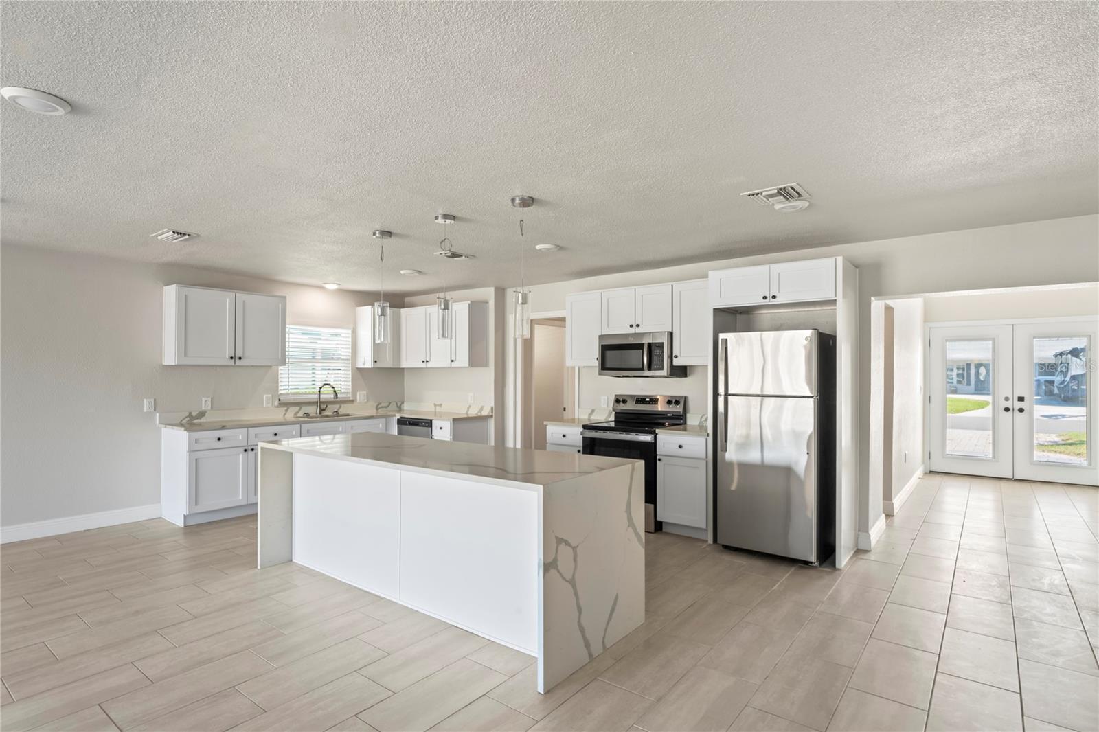 516 CRYSTAL DR, MADEIRA BEACH, FL — photo 7