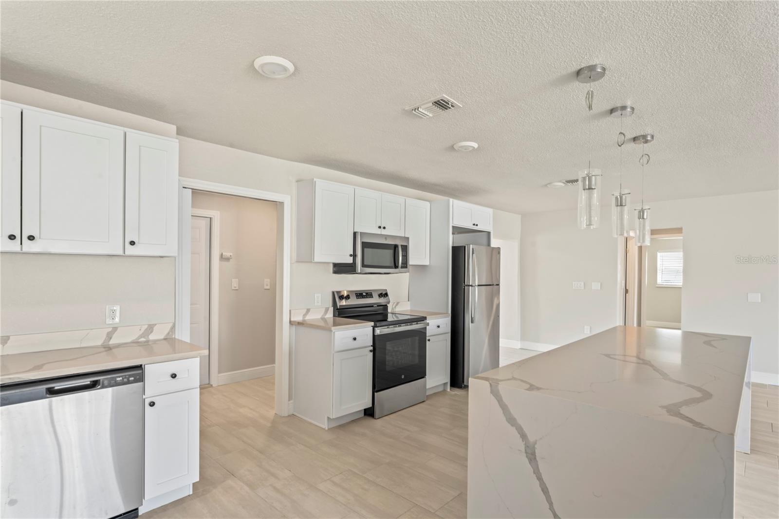 516 CRYSTAL DR, MADEIRA BEACH, FL — photo 9