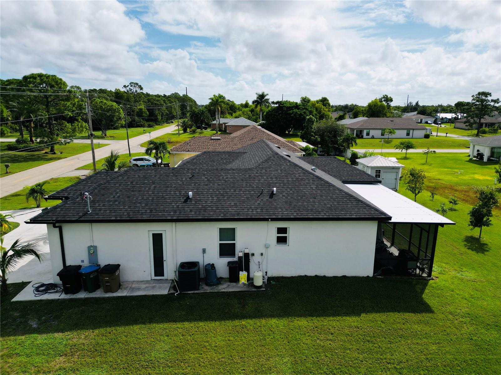 528 JACARANDA PKWY E, CAPE CORAL, FL — photo 2