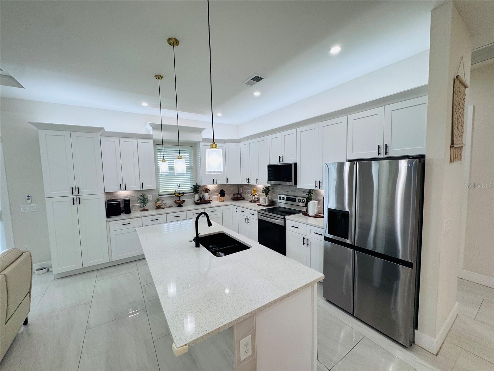 528 JACARANDA PKWY E, CAPE CORAL, FL — photo 17