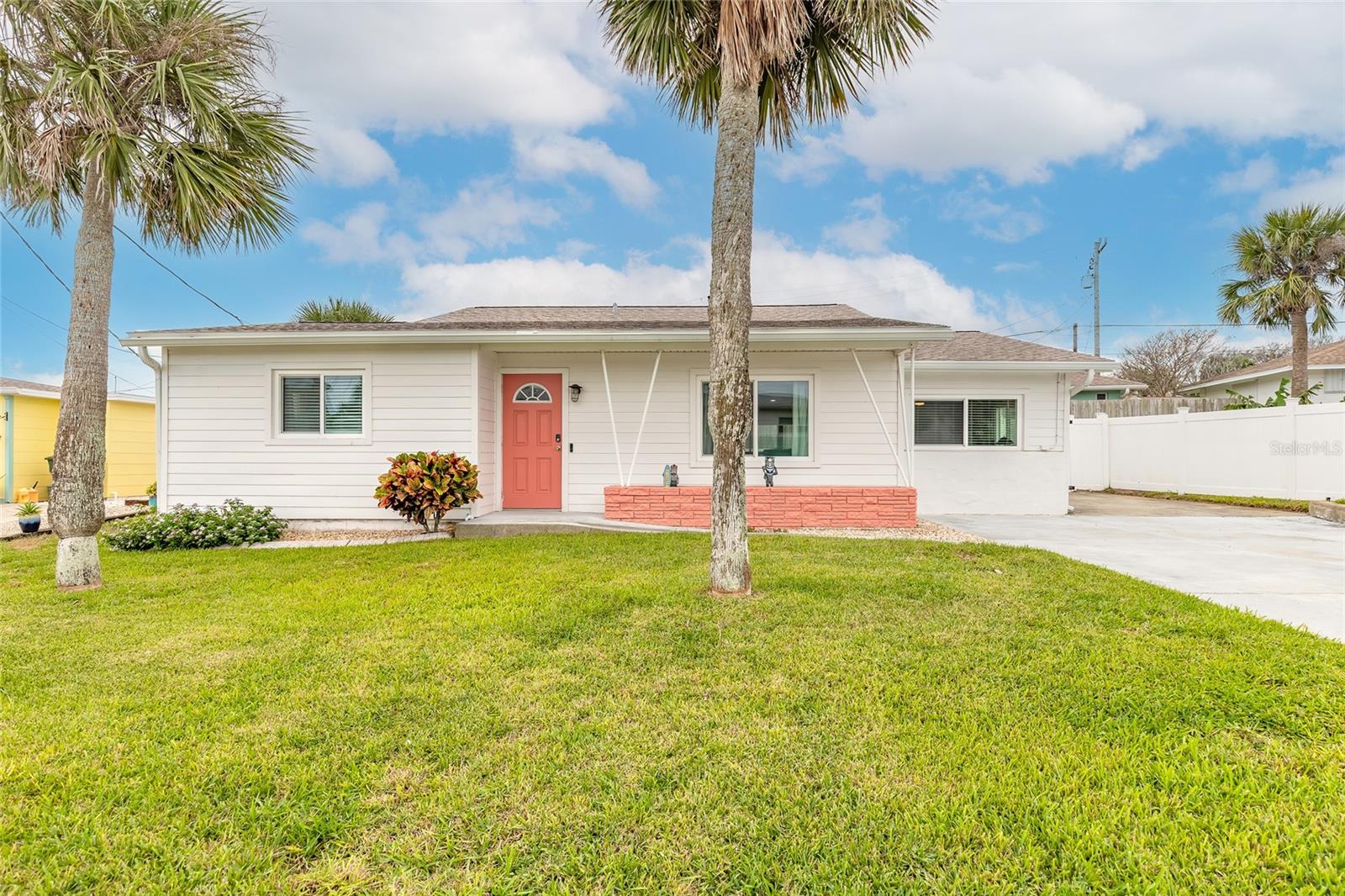 8 ROBBEN TER, DAYTONA BEACH, FL