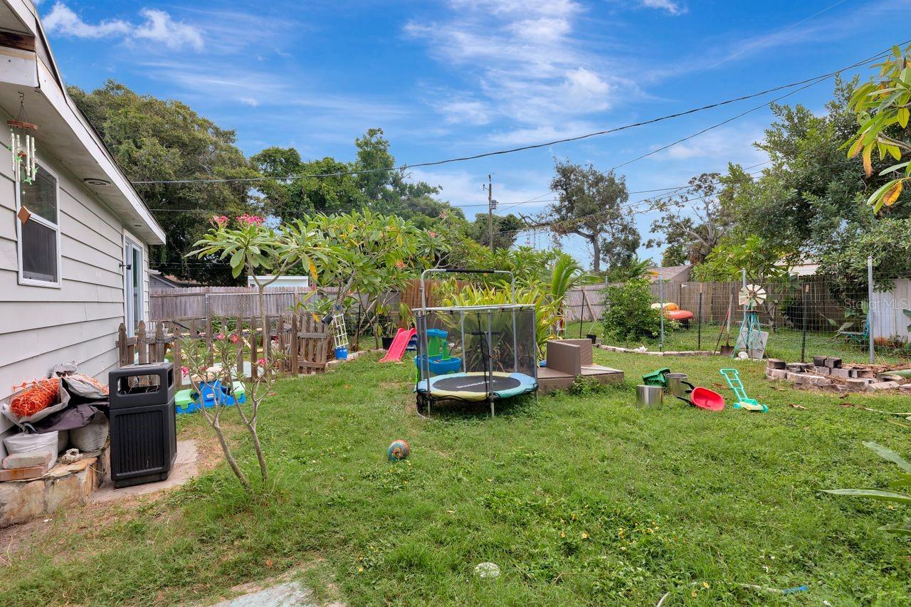 3278 56TH AVE N, ST PETERSBURG, FL — photo 43