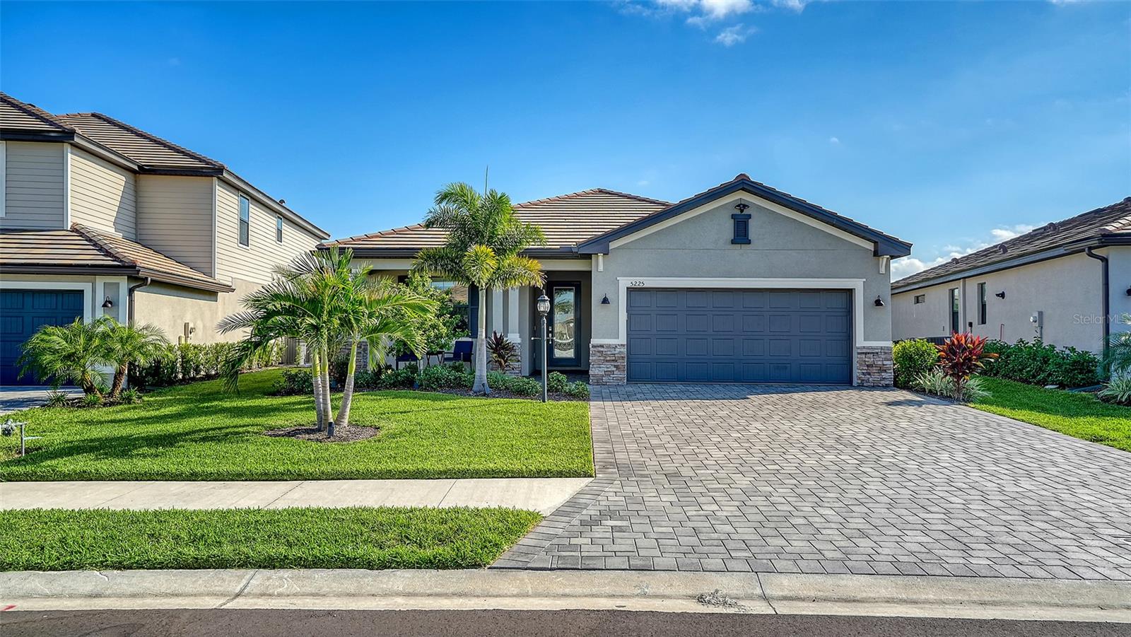 5225 BLUE CRUSH, BRADENTON, FL