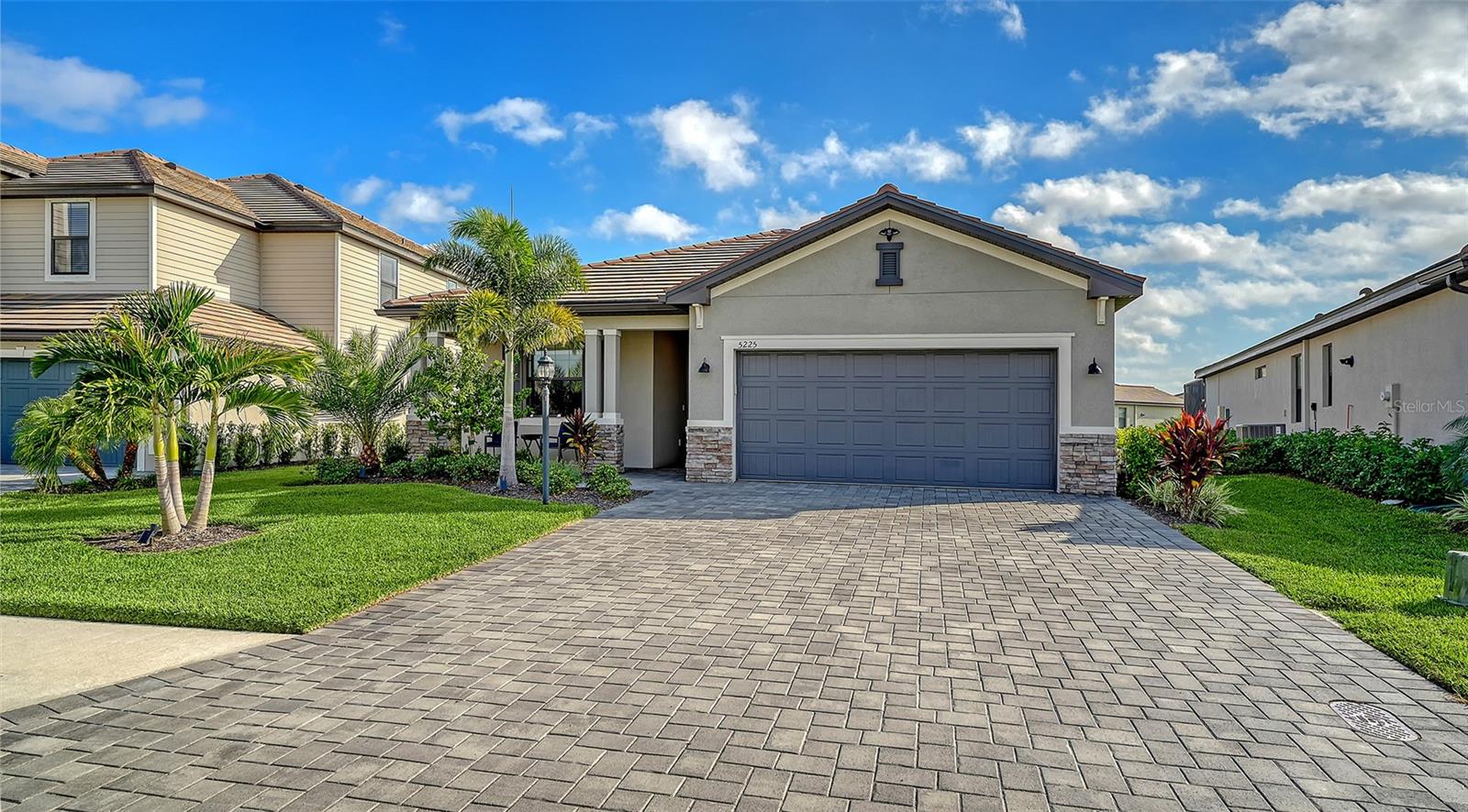 5225 BLUE CRUSH, BRADENTON, FL — photo 2