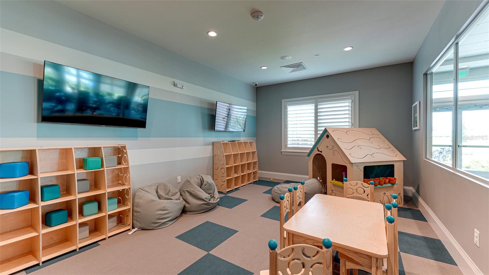 5225 BLUE CRUSH, BRADENTON, FL — photo 58