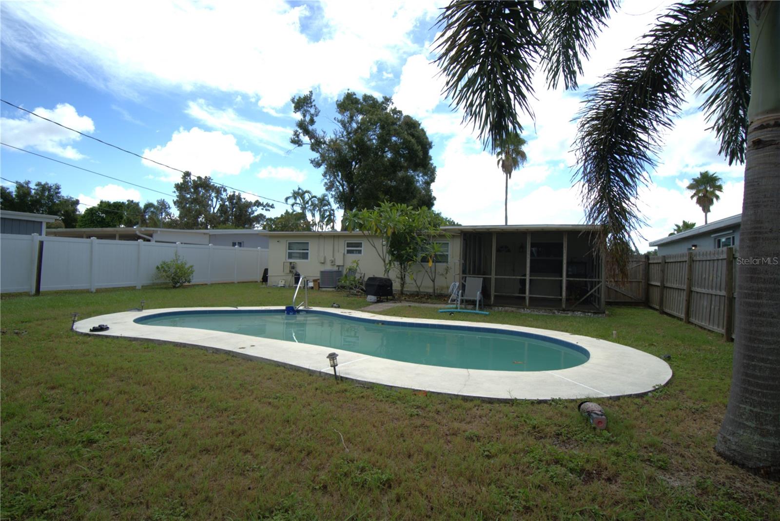 4801 28TH AVE N, ST PETERSBURG, FL — photo 4