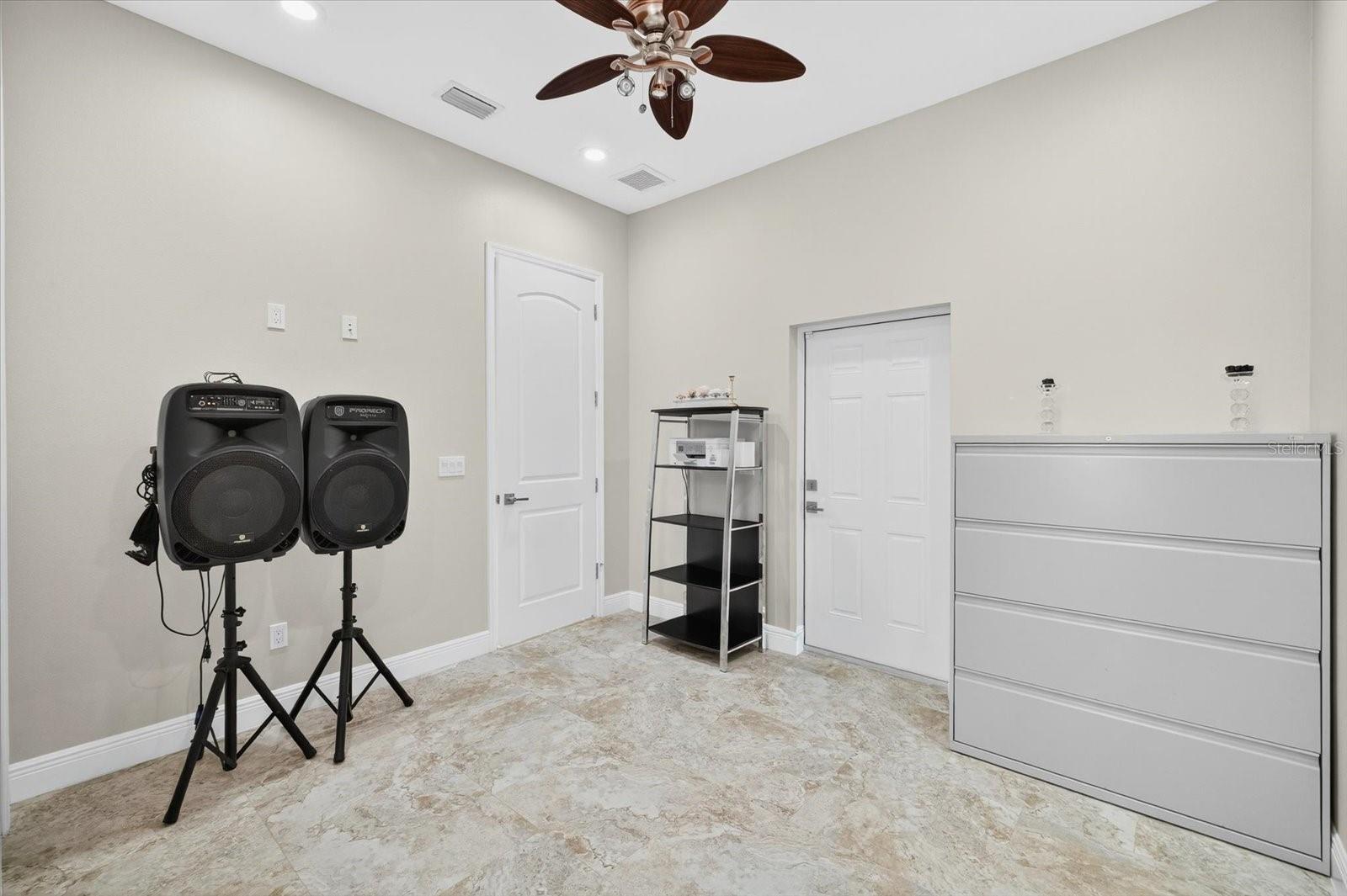3914 SLIGH AVE, TAMPA, FL — photo 35
