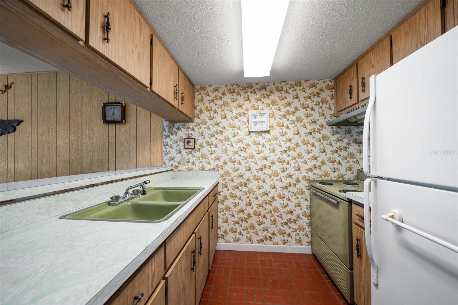 8200 BAYSHORE DR #9, TREASURE ISLAND, FL — photo 11