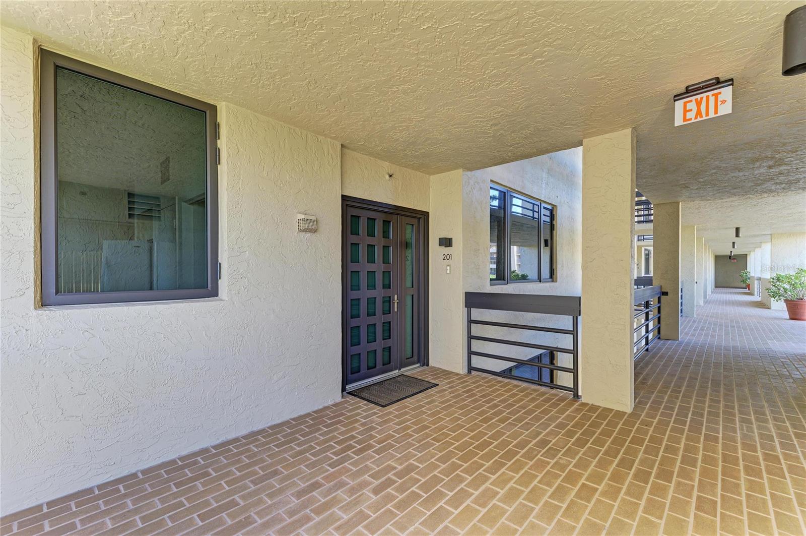 1065 GULF OF MEXICO DR #201, LONGBOAT KEY, FL — photo 4