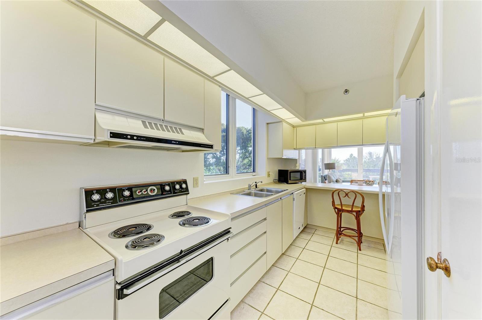 1065 GULF OF MEXICO DR #201, LONGBOAT KEY, FL — photo 9