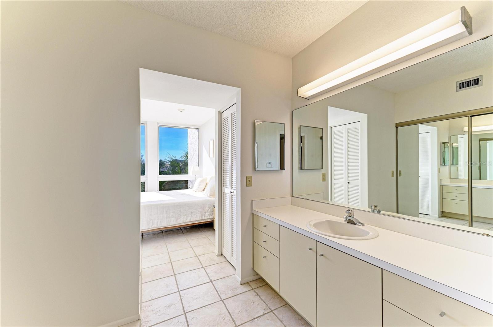 1065 GULF OF MEXICO DR #201, LONGBOAT KEY, FL — photo 27