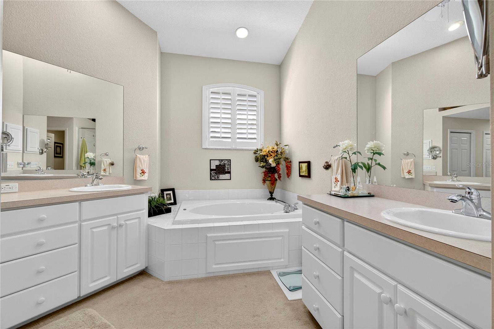 516 GRASSLANDS VILLAGE CIR, LAKELAND, FL — photo 32