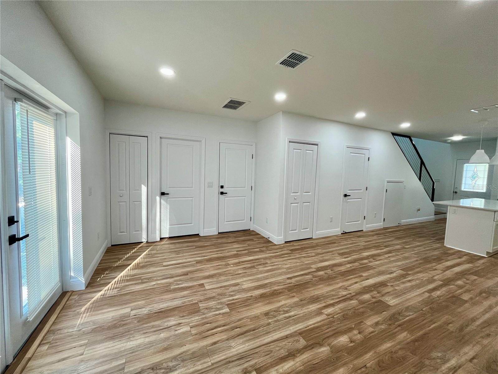 8112 N GREENWOOD AVE, TAMPA, FL — photo 4