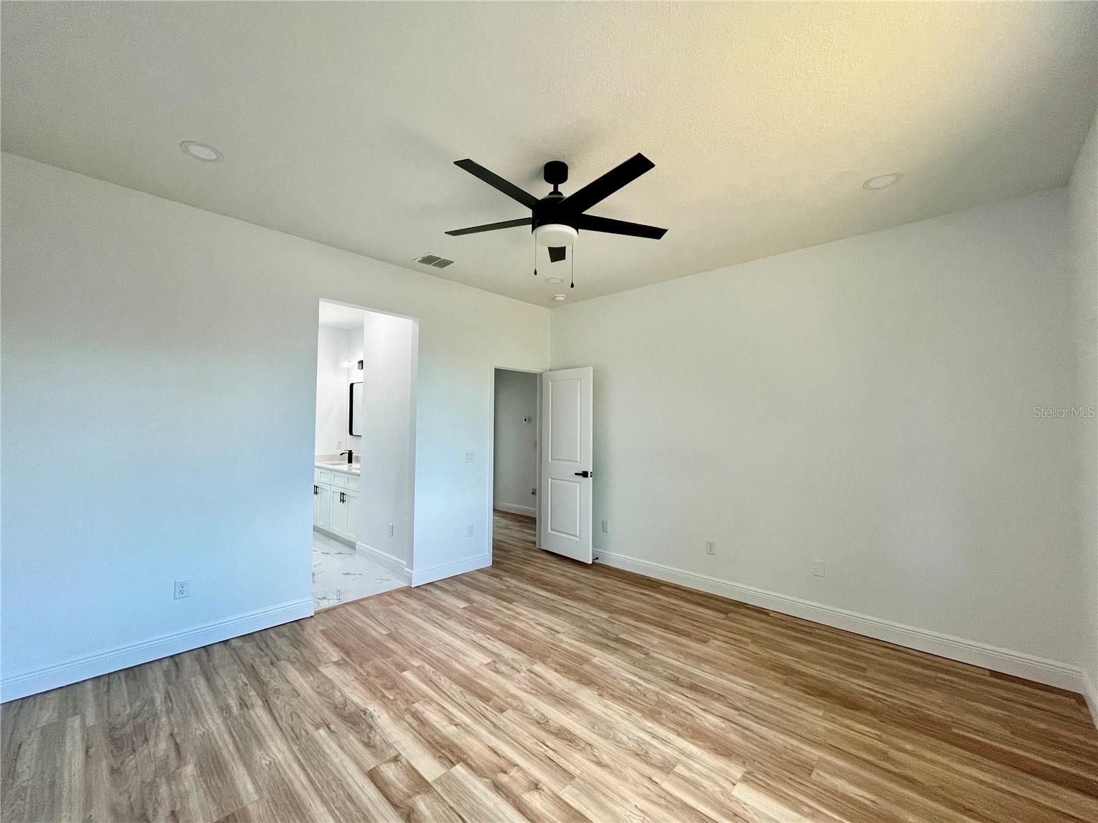 8112 N GREENWOOD AVE, TAMPA, FL — photo 8
