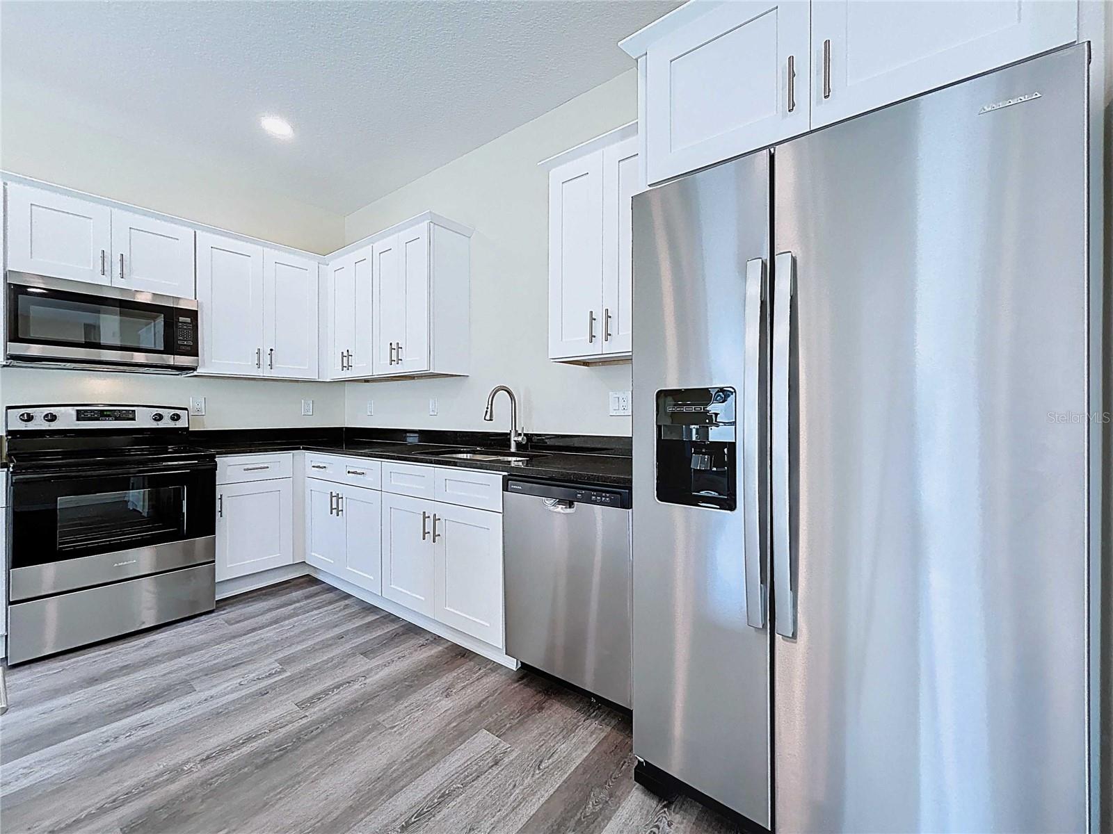 4370 CAMBIO GARDENS COURT, TAMPA, FL — photo 4