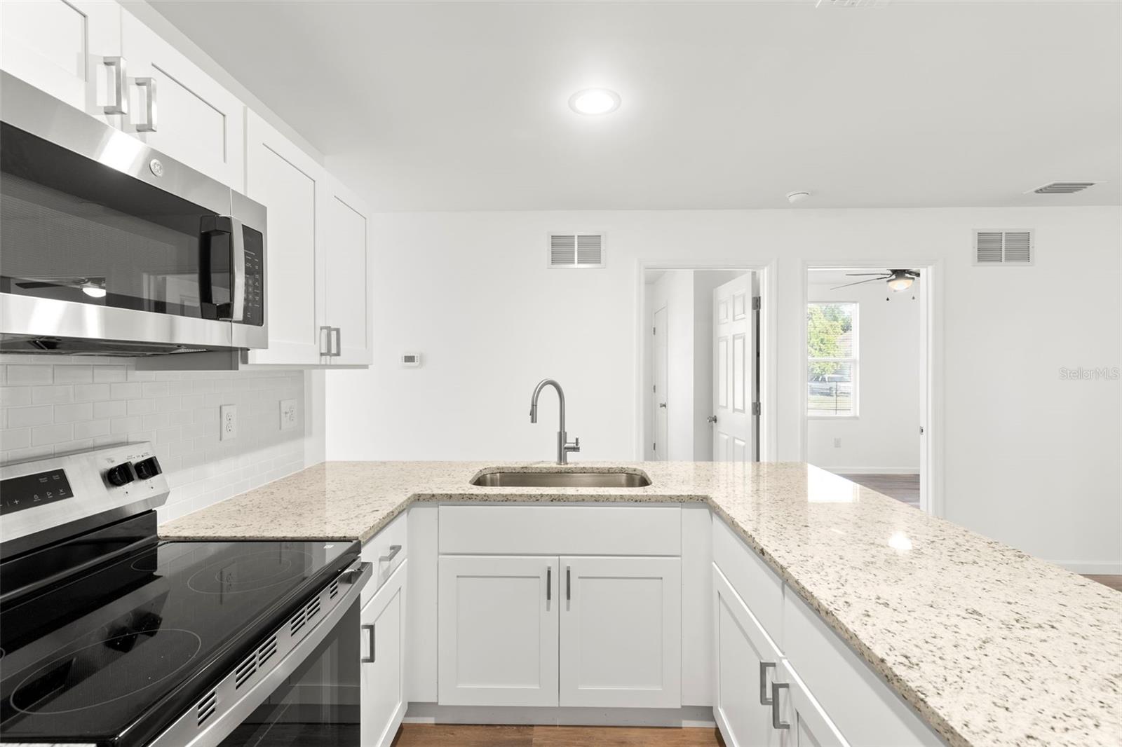 3723 TEMPLE ST, TAMPA, FL — photo 9