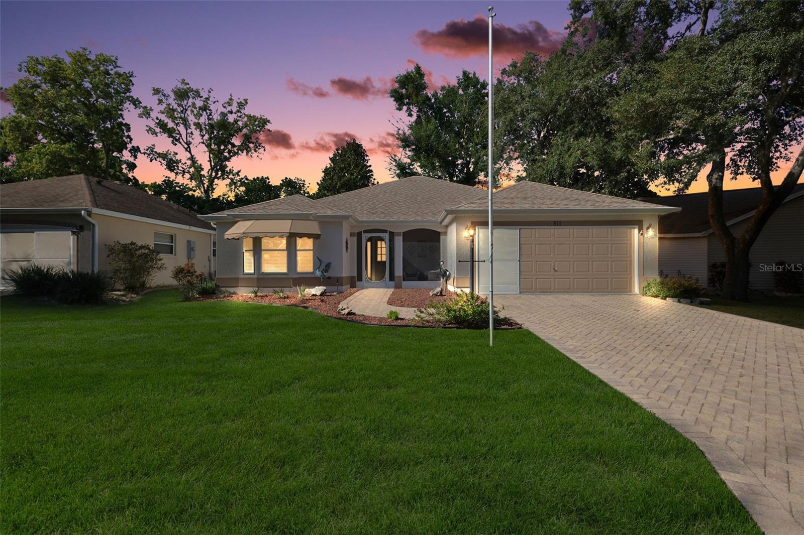 511 LOMA PASEO DR, LADY LAKE, FL