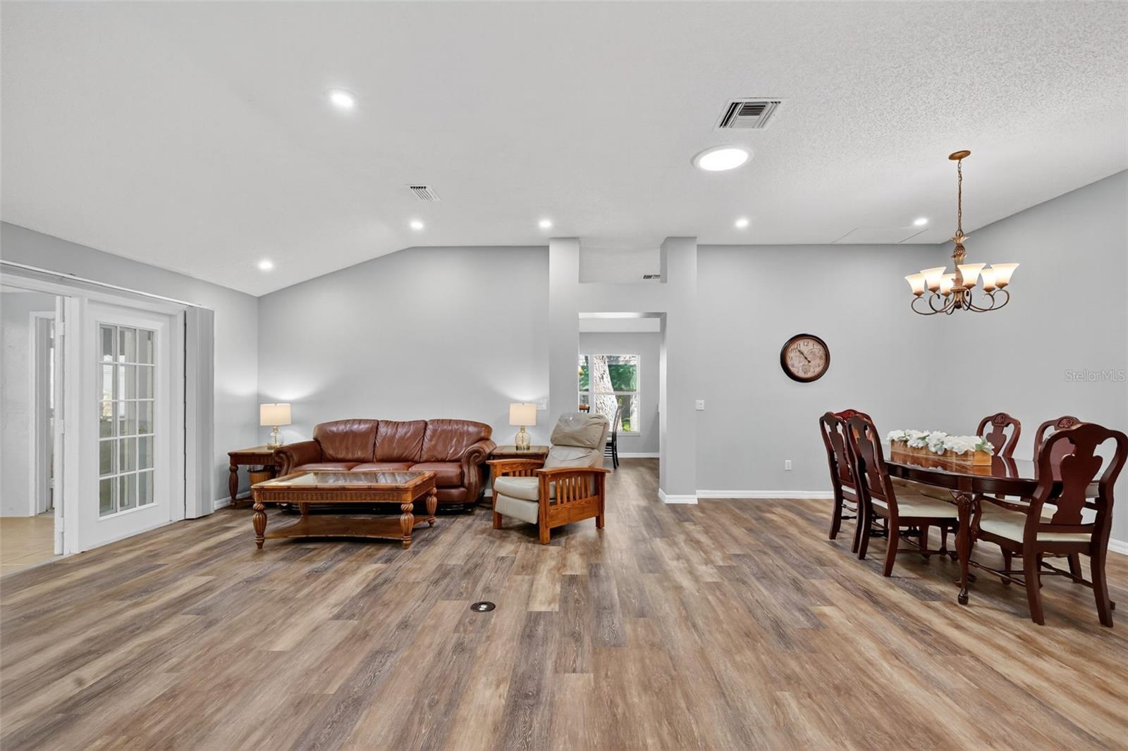 511 LOMA PASEO DR, LADY LAKE, FL — photo 11