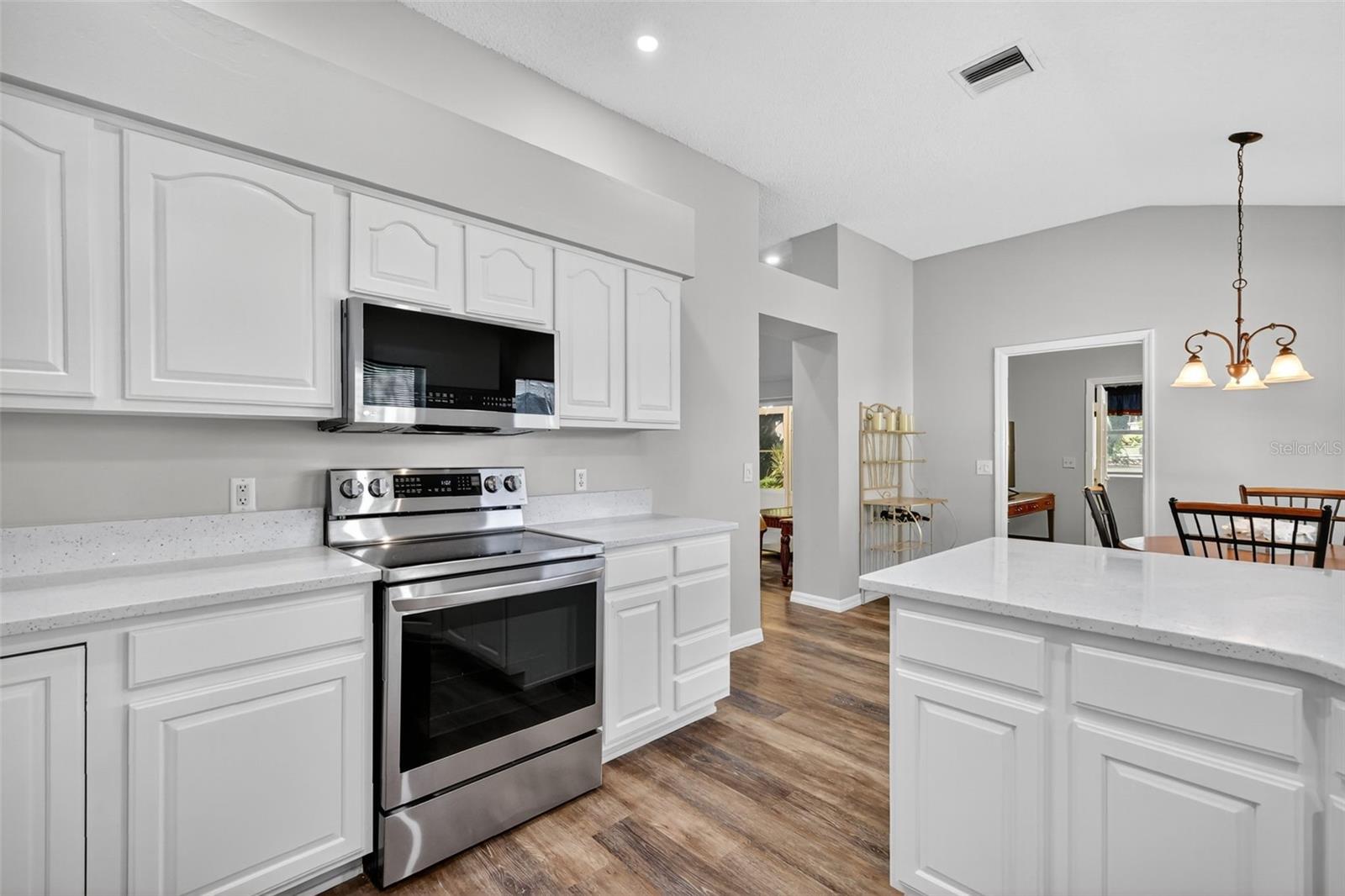 511 LOMA PASEO DR, LADY LAKE, FL — photo 20