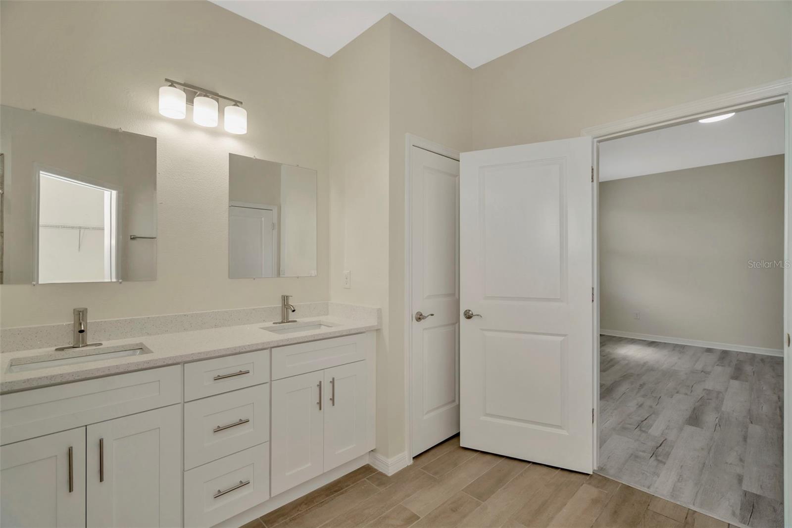 12542 CANDLEBERRY CIR, TAMPA, FL — photo 39