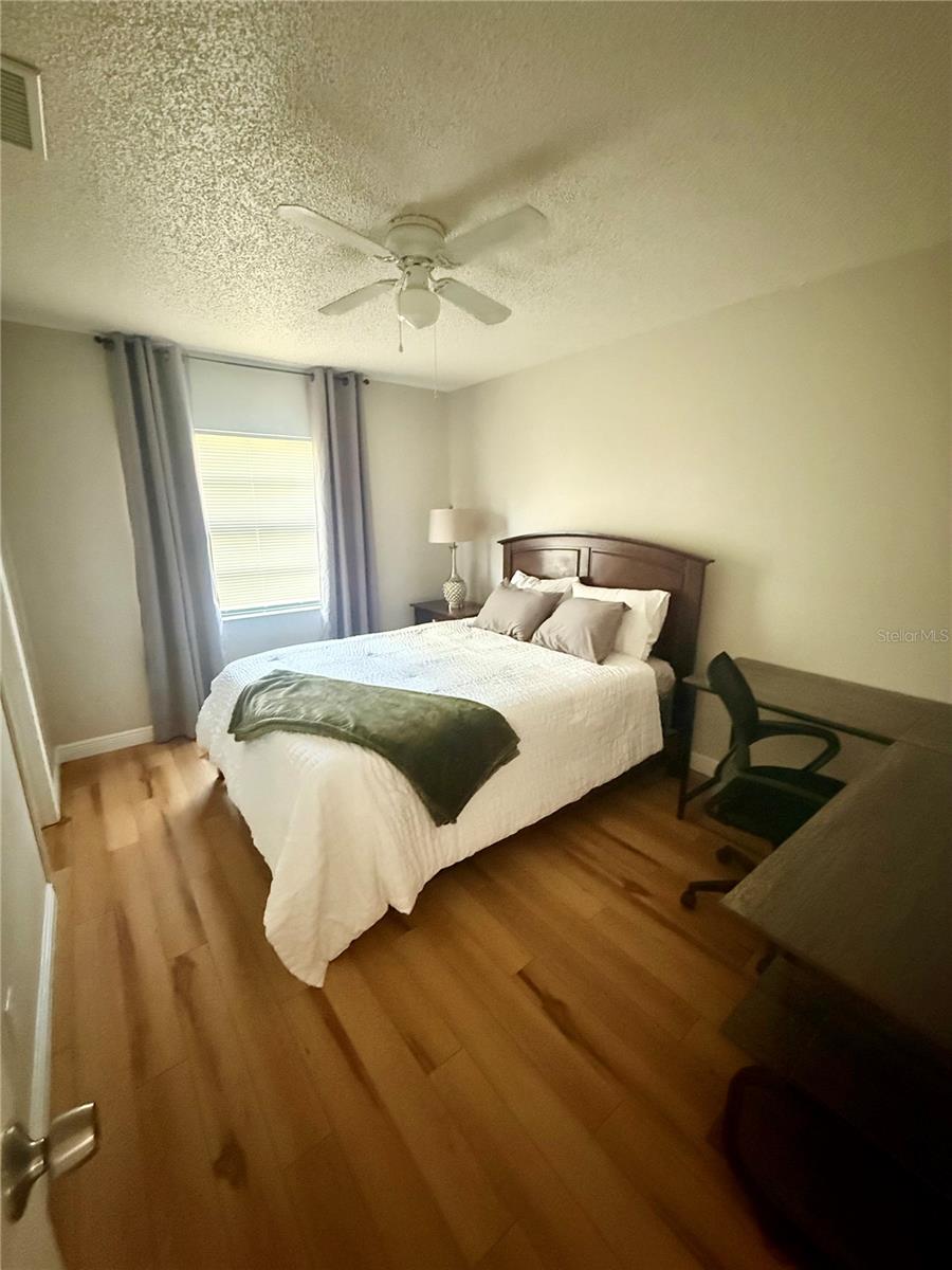 9402 N SEMMES ST, TAMPA, FL — photo 3
