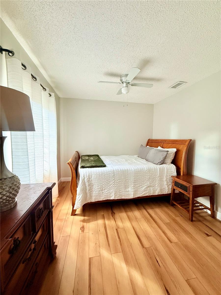 9402 N SEMMES ST, TAMPA, FL — photo 12