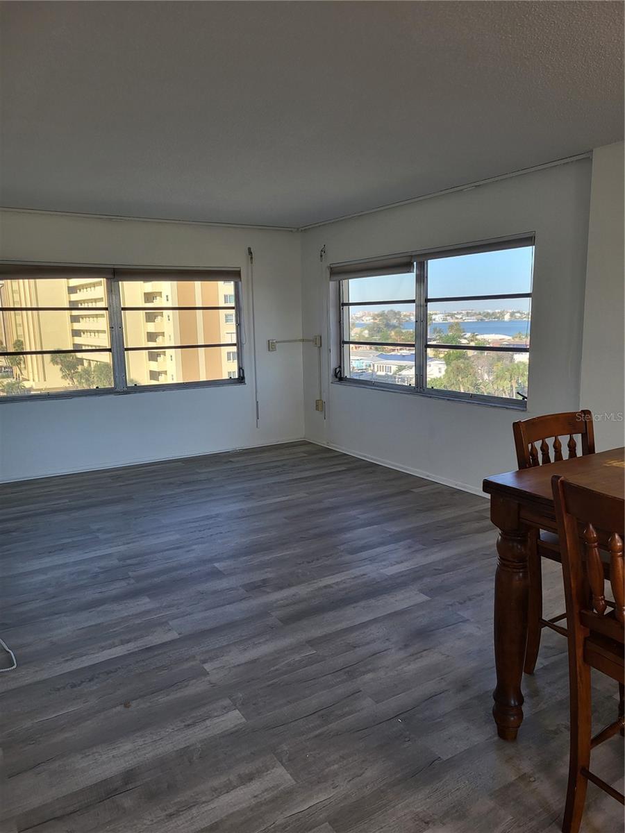 4650 COVE CIR #611, ST PETERSBURG, FL — photo 2