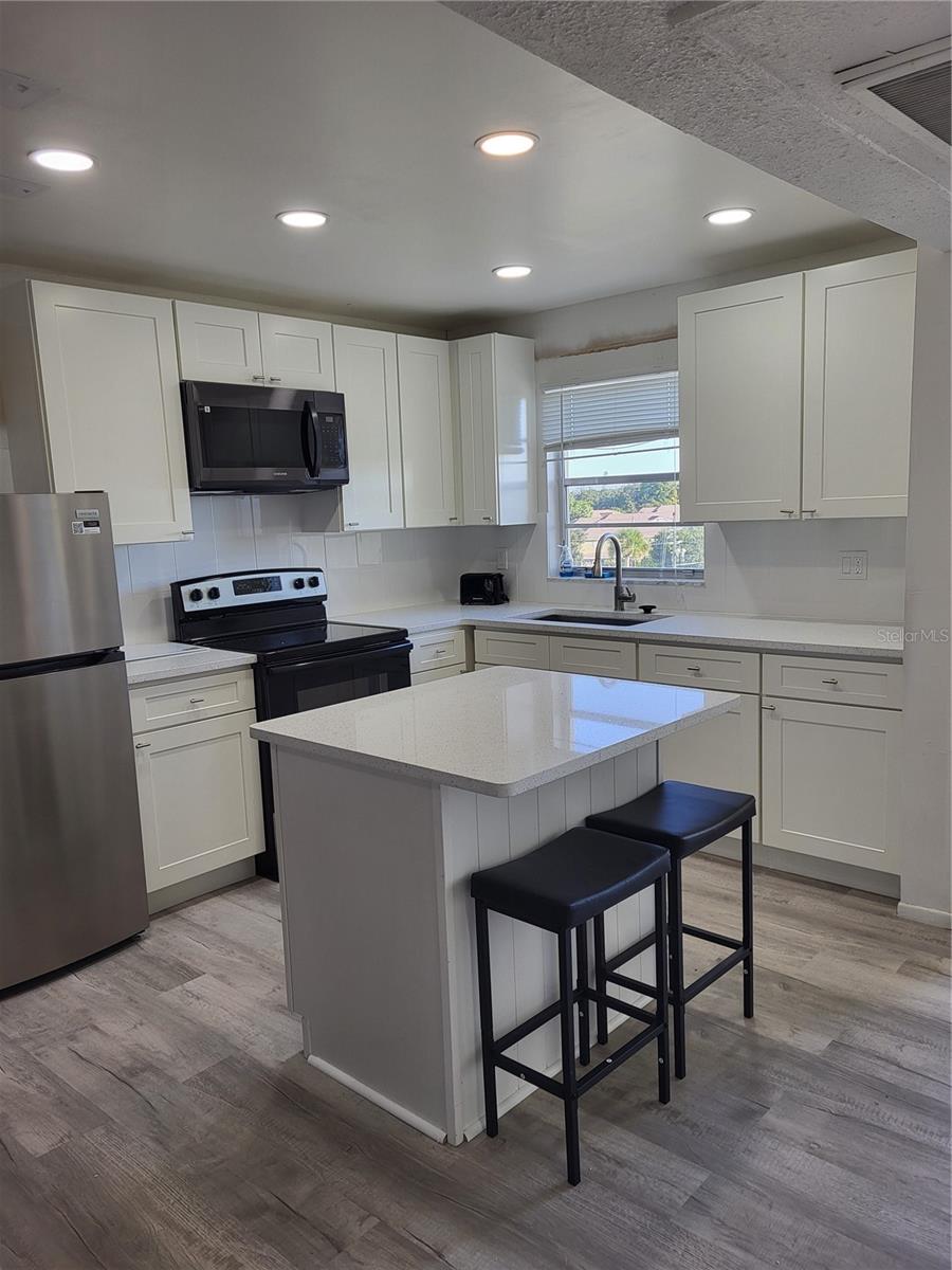 4650 COVE CIR #611, ST PETERSBURG, FL — photo 3