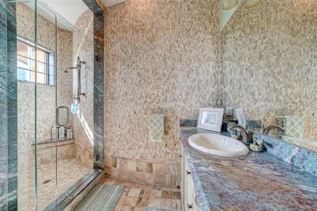 829 BRUCE AVE, CLEARWATER BEACH, FL — photo 32