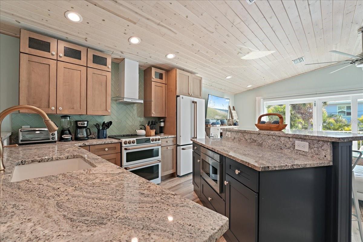 111 CEDAR AVE, ANNA MARIA, FL — photo 23