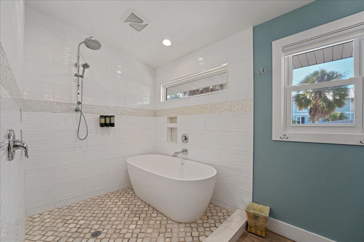 111 CEDAR AVE, ANNA MARIA, FL — photo 27
