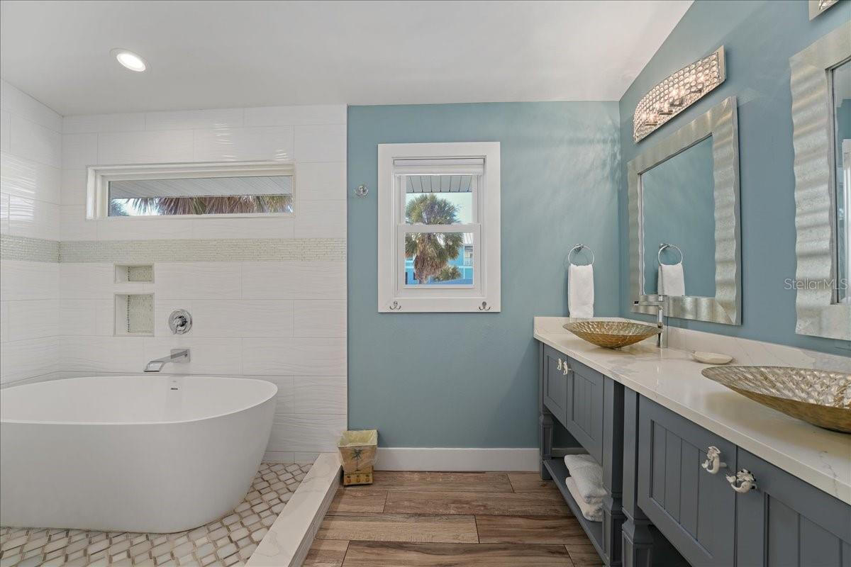111 CEDAR AVE, ANNA MARIA, FL — photo 28