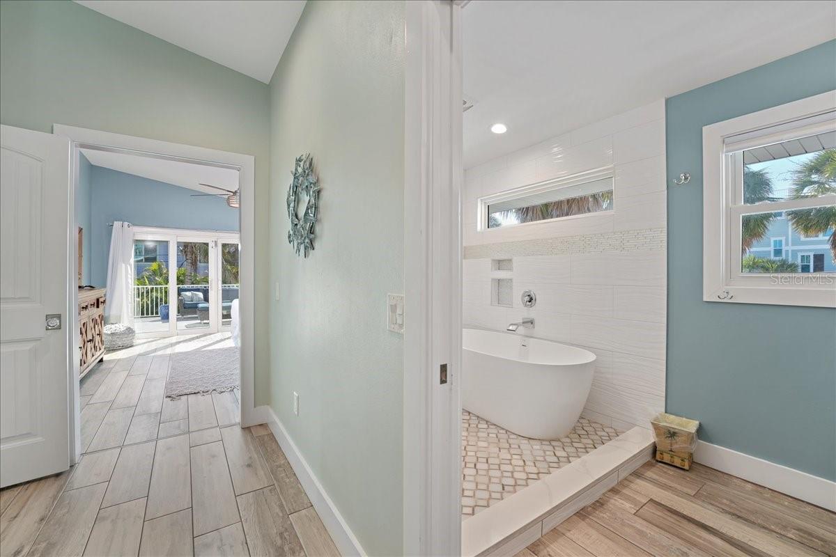 111 CEDAR AVE, ANNA MARIA, FL — photo 33